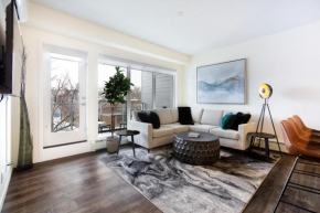 Exclusive Spacious Corner Unit/Bike Rentals, Downtown